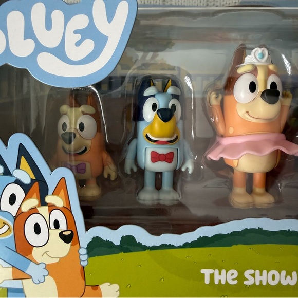 Bluey The Show Figures NEW Posable Figs Showtime Bingo Chilli Bandit Pretend Toy - Picture 4 of 9